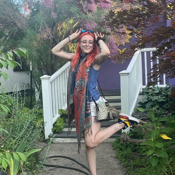 Meet your Posher, Rhandi - Picture 1 of 1